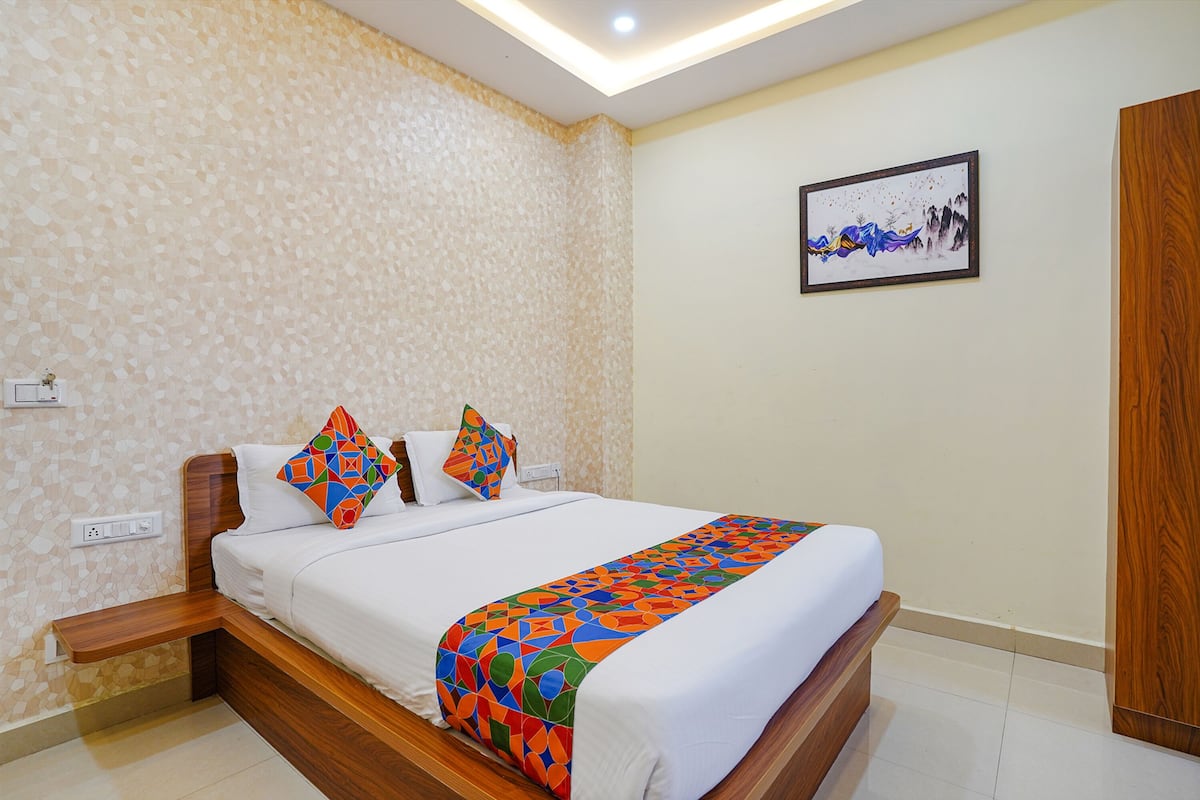Egyptian cotton sheets, premium bedding, in-room safe, WiFi (free)