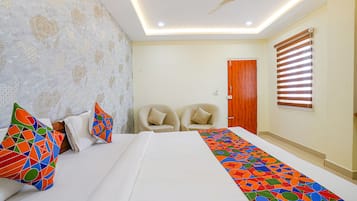 Egyptian cotton sheets, premium bedding, in-room safe, free WiFi