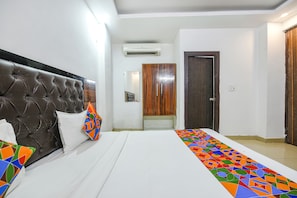 Egyptian cotton sheets, premium bedding, in-room safe, free WiFi