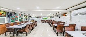 Restaurant - Fabhotel Srinivasa Guest House (Tirupati)