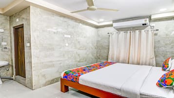 Egyptian cotton sheets, premium bedding, in-room safe, free WiFi