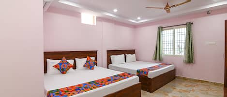 Egyptian cotton sheets, premium bedding, in-room safe, free WiFi