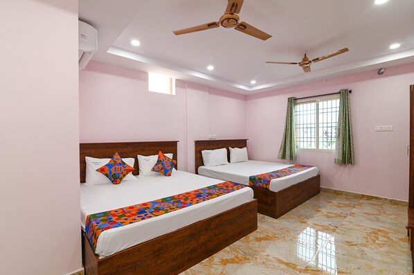 Egyptian cotton sheets, premium bedding, in-room safe, free WiFi