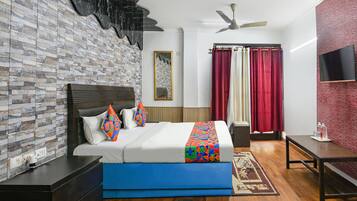 Egyptian cotton sheets, premium bedding, in-room safe, free WiFi