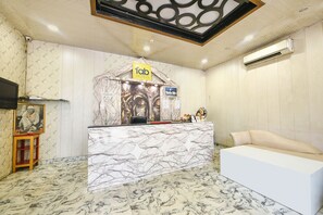Reception - Fabhotel The Icon (New Delhi)