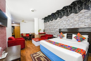 Luxury Suite | Egyptian cotton sheets, premium bedding, in-room safe, free WiFi - Fabhotel The Icon (New Delhi)