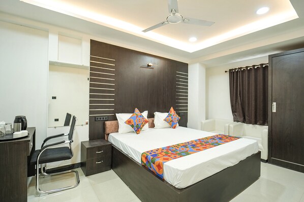 Deluxe Room | Egyptian cotton sheets, premium bedding, in-room safe, free WiFi - Fabhotel Royal Carpet (Patna)
