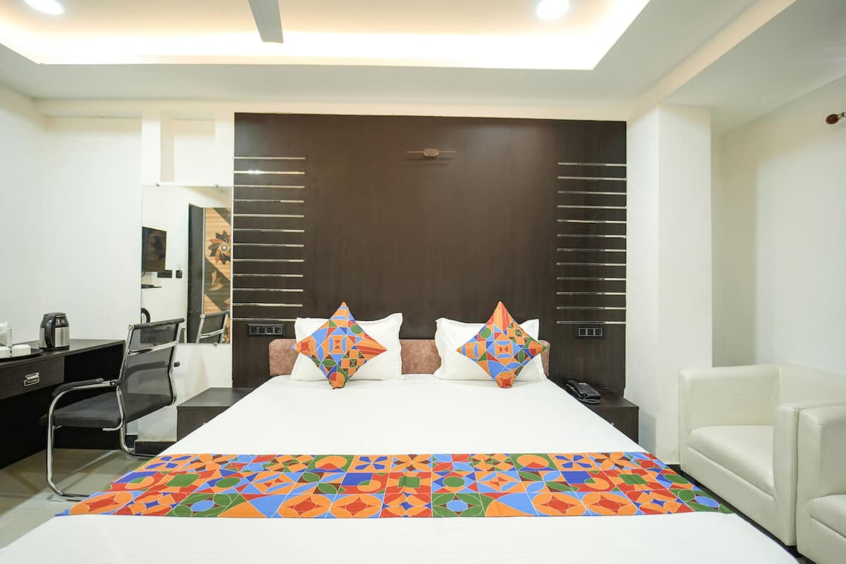1 bedroom, Egyptian cotton sheets, premium bedding, in-room safe