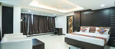 Egyptian cotton sheets, premium bedding, in-room safe, free WiFi