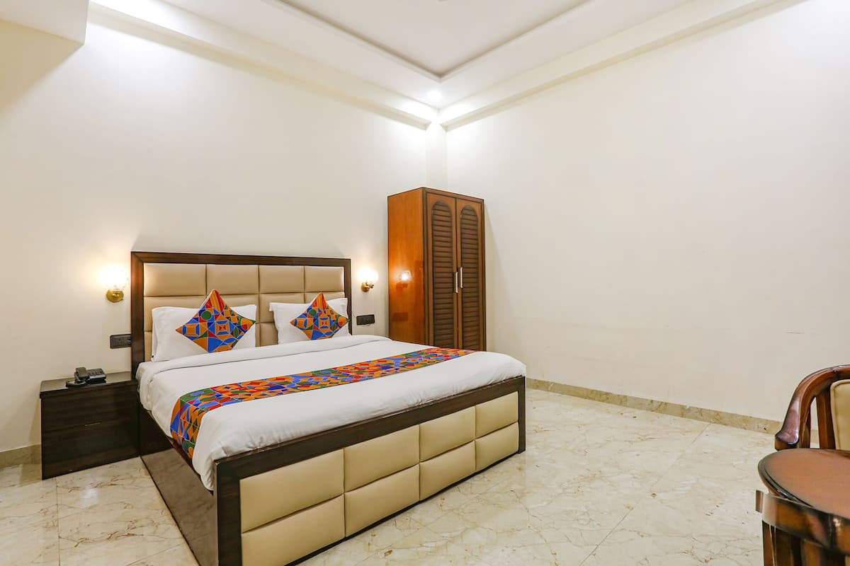 Egyptian cotton sheets, premium bedding, in-room safe, free WiFi