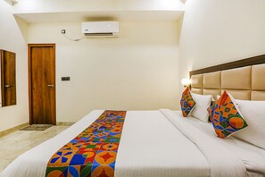 Egyptian cotton sheets, premium bedding, in-room safe, free WiFi - Fabhotel Brij Kaushal (Mathura)