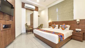 Egyptian cotton sheets, premium bedding, in-room safe, free WiFi