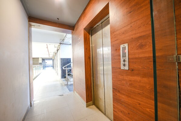 Lobby - Fabhotel One (Ghaziabad)