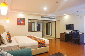 Egyptian cotton sheets, premium bedding, in-room safe, free WiFi - Oriva Mapple By Supriya (Pune)