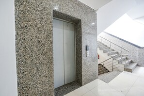 Elevator - Fabhotel Aman Inn (New Delhi)