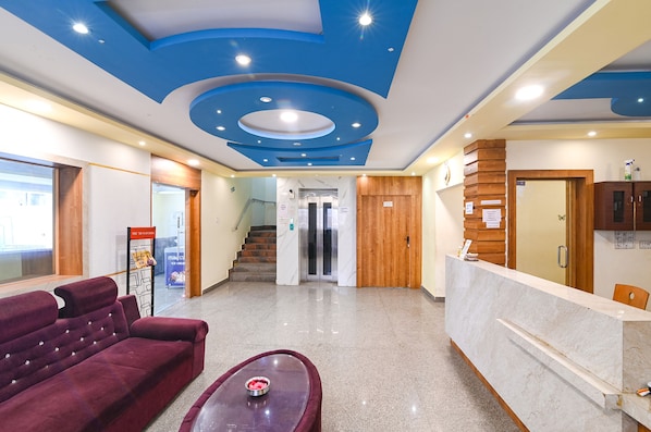 Coin salon dans le hall