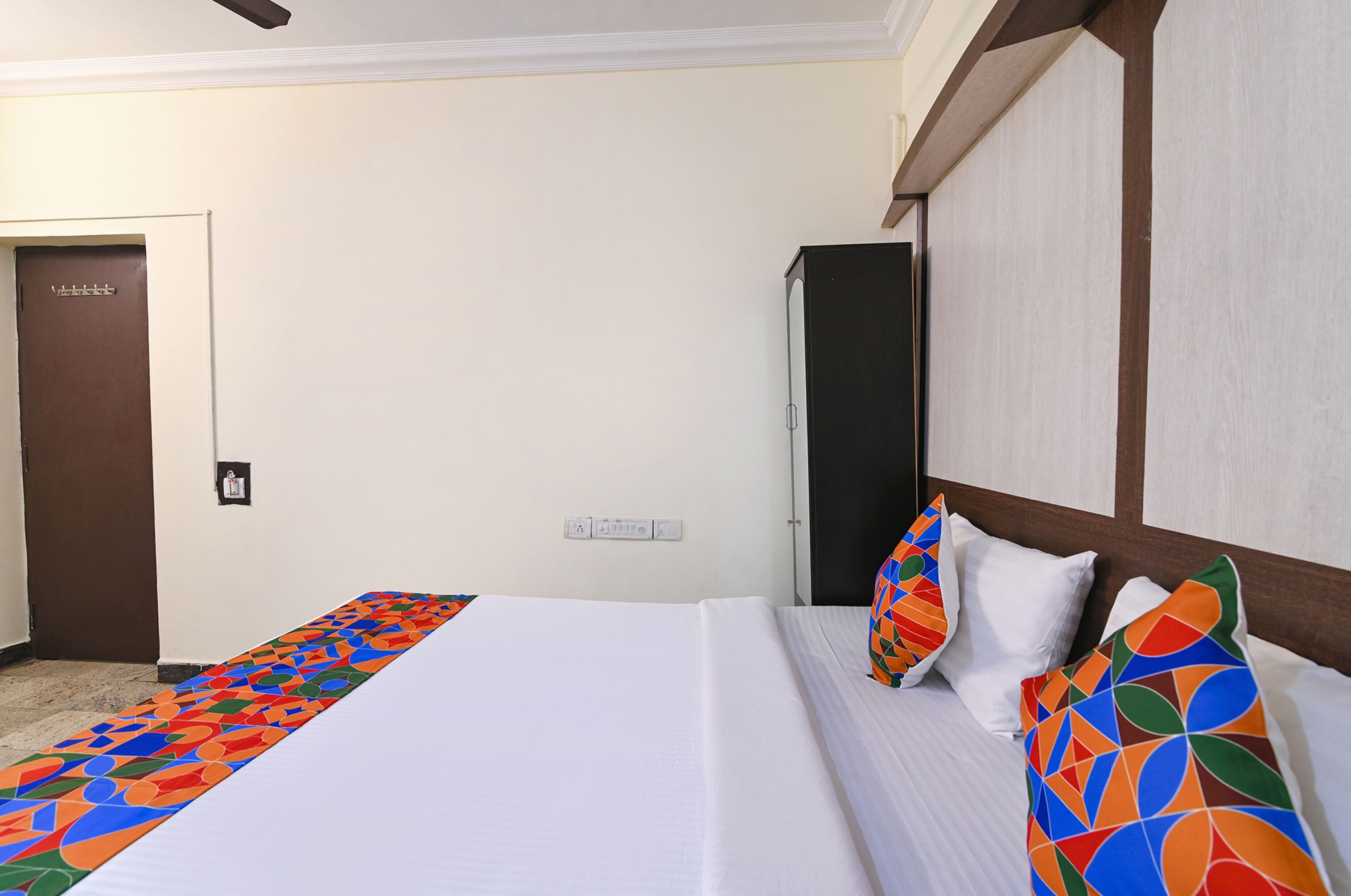 Egyptian cotton sheets, premium bedding, in-room safe, free WiFi