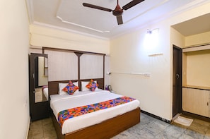 Egyptian cotton sheets, premium bedding, in-room safe, free WiFi