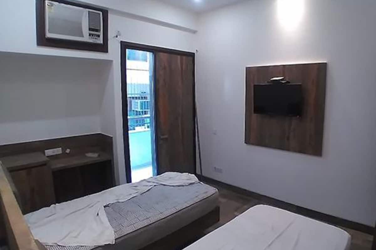 Egyptian cotton sheets, premium bedding, in-room safe, free WiFi