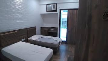 Egyptian cotton sheets, premium bedding, in-room safe, free WiFi