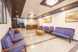 Coin salon dans le hall