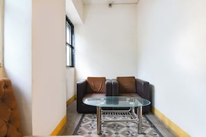Lobby sitting area - Fabhotel Kgf (Kolkata)