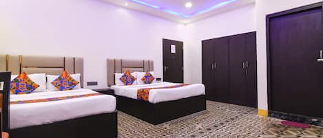 Kamar Keluarga | Seprai katun Mesir, seprai premium, brankas, dan Wi-Fi gratis
