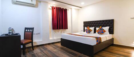 Premium Room | Egyptian cotton sheets, premium bedding, in-room safe, WiFi (free)