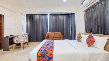 Egyptian cotton sheets, premium bedding, in-room safe, free WiFi