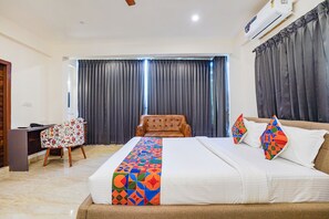 Egyptian cotton sheets, premium bedding, in-room safe, free WiFi - Fabhotel The Pearl Boutique (Bengaluru)