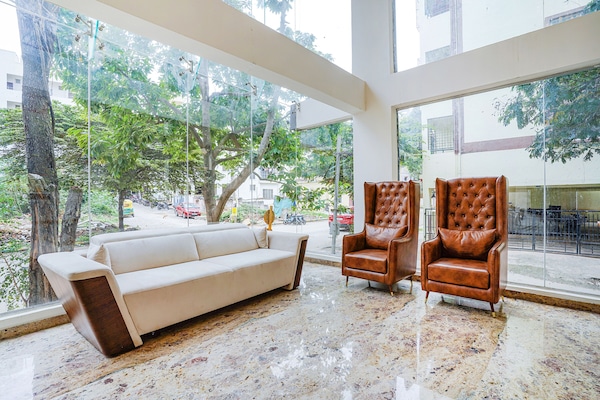 Coin salon dans le hall