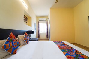 Egyptian cotton sheets, premium bedding, in-room safe, free WiFi