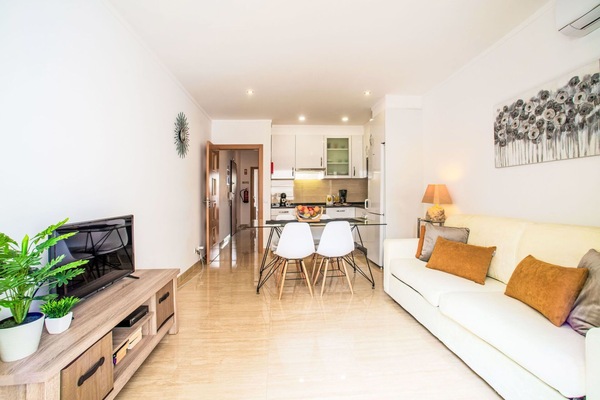 L'Eau, Bâtiment, Jour, Propriété, Ciel, Fenêtre, Bleu Azur, Architecture, Arbre, Design Urbain