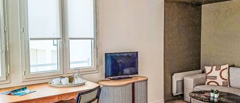 Furniture, Table, Window, Building, Wood, Interior Design, Lighting, Flooring, Floor