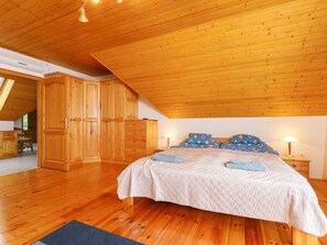 4 bedrooms, travel cot, free WiFi, bed sheets