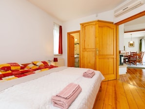 4 quartos, berço de viagem, Wi-Fi de cortesia, roupa de cama