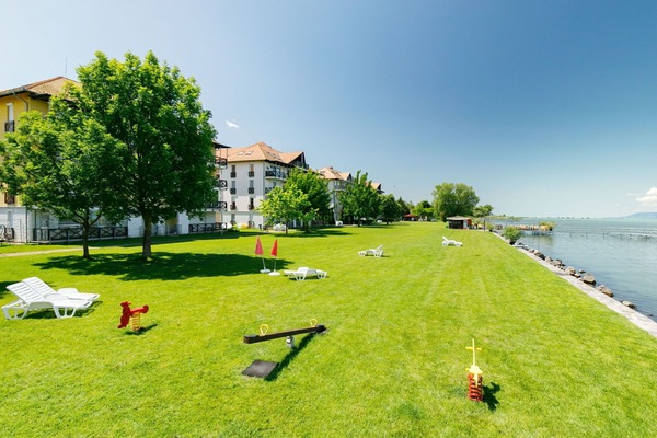 Ciel, L'Eau, Plante, Jour, Propriété, Bâtiment, Piscine, Bleu Azur, La Nature, Architecture