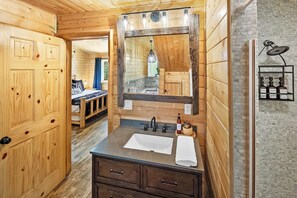 Dusche, Haartrockner, Handtücher, Shampoo