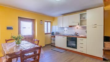 Mikrowelle, Ofen, Toaster, Hochstuhl