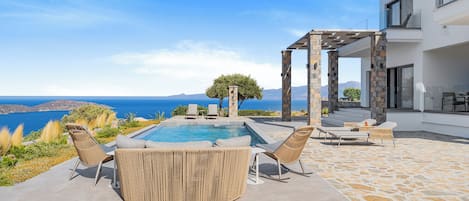 حمّام سباحة خارجي