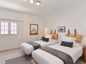 7 bedrooms, travel cot, free WiFi