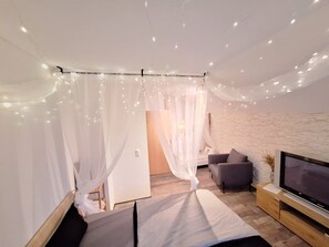 2 habitaciones, tabla de planchar con plancha, cuna de viaje y wifi