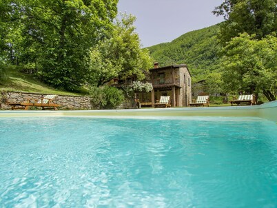 Beautiful private villa for 10 guests with private pool, WIFI, TV and terrace