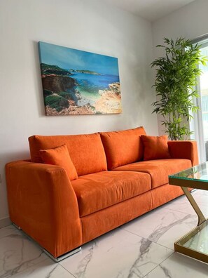 TV - NEW Seaside-View LUX Apartment (Saint Pauls Bay)