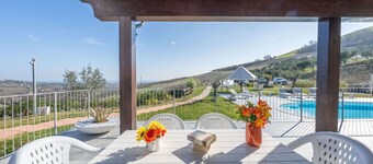 Bonito apartamento en villa con A/C, WIFI, piscina, TV, patio, mascotas permitida y aparcamiento