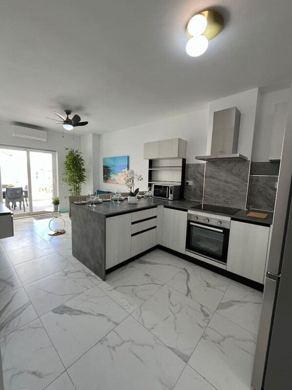 Fridge, microwave, oven, stovetop