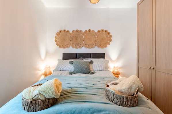 2 bedrooms, iron/ironing board, WiFi, bed sheets