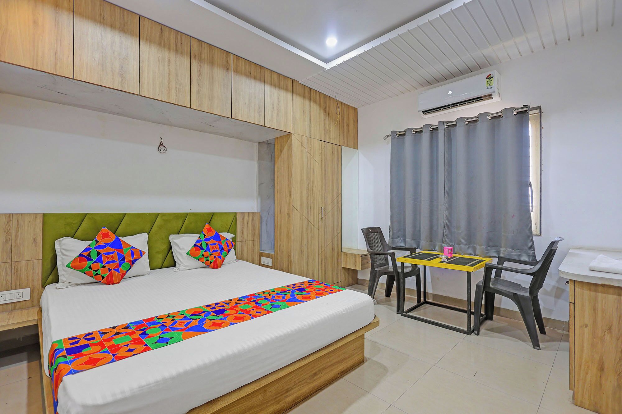 Egyptian cotton sheets, premium bedding, in-room safe, free WiFi