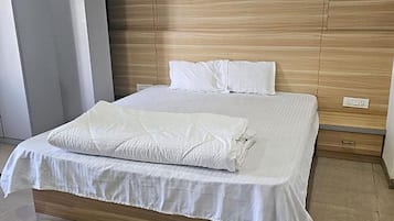 Egyptian cotton sheets, premium bedding, in-room safe, free WiFi