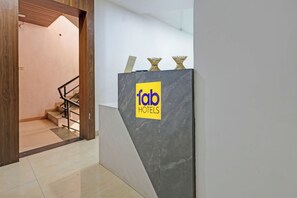 ฝ่ายต้อนรับ